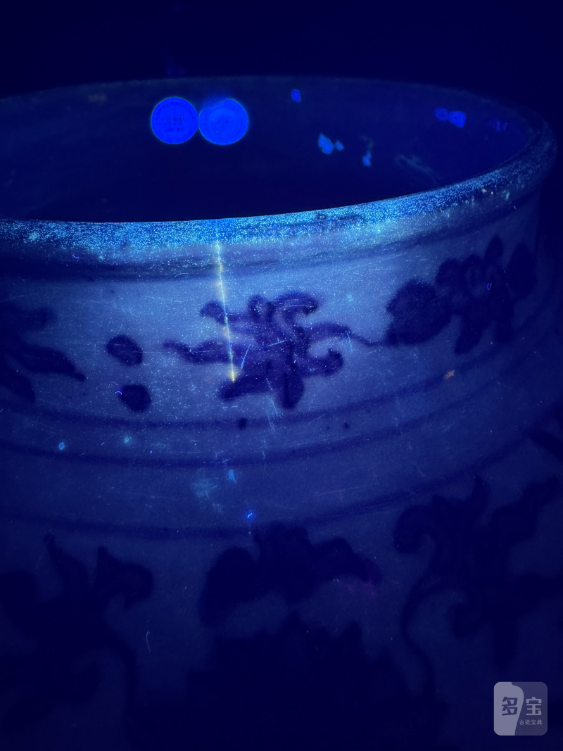 明万历 青花缠枝莲纹大罐 - 图13